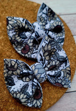 Load image into Gallery viewer, Sunflowers Piggies Fabric Bows
