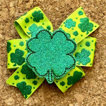 Load image into Gallery viewer, Green Clover Glitter Feltie Pinwheel Clip
