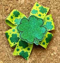 Load image into Gallery viewer, Green Clover Glitter Feltie Pinwheel Clip
