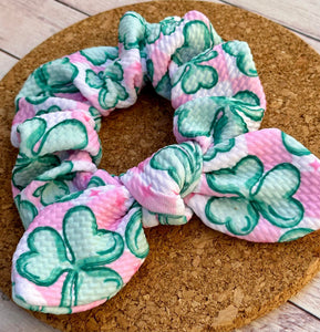 Pink and Green Clovers Checkered Bow Scrunchie