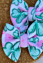 Load image into Gallery viewer, Pink and Green Clovers Checkered Piggies Fabric Bows
