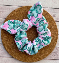 Load image into Gallery viewer, Pink and Green Clovers Checkered Bow Scrunchie
