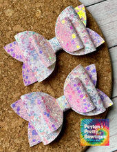 Load image into Gallery viewer, Pastel Splatter Glitter Triple Layered Leatherette Piggies Bow
