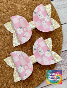 Pink Checkered Daisies Glitter Layered Leatherette Piggies Bow