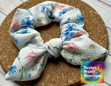 Load image into Gallery viewer, Wildflowers Bow Scrunchie
