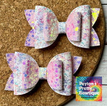 Load image into Gallery viewer, Pastel Splatter Glitter Triple Layered Leatherette Piggies Bow
