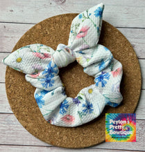 Load image into Gallery viewer, Wildflowers Bow Scrunchie
