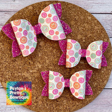 Load image into Gallery viewer, Smileys Glitter Layered Leatherette Piggies Bow
