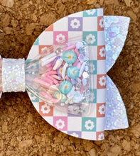 Load image into Gallery viewer, Checkered Flowers Rhinestone Shaker Chunky Glitter Layered Leatherette Bow
