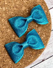 Load image into Gallery viewer, Turquoise Glittered Ribbon Piggies Set

