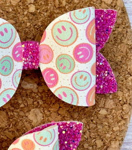 Smileys Glitter Layered Leatherette Piggies Bow