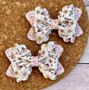 Sweet Daisies Layered Leatherette Piggies Bow